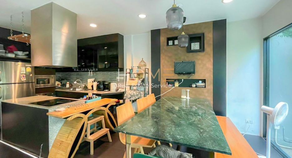 Reihenhaus zum Kauf mit 4 Zimmer in Suan Luang, Bangkok