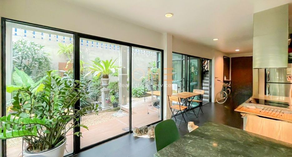 Reihenhaus zum Kauf mit 4 Zimmer in Suan Luang, Bangkok