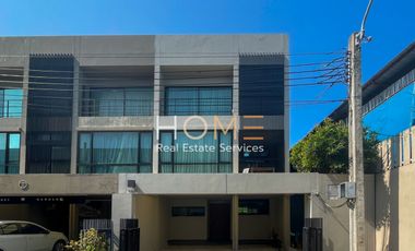 Reihenhaus zum Kauf mit 4 Zimmer in Suan Luang, Bangkok