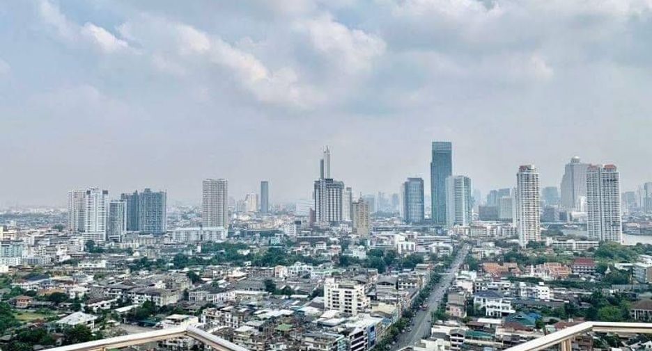 Condo en alquiler de 3 habitaciones en Bang Kho Laem, Bangkok