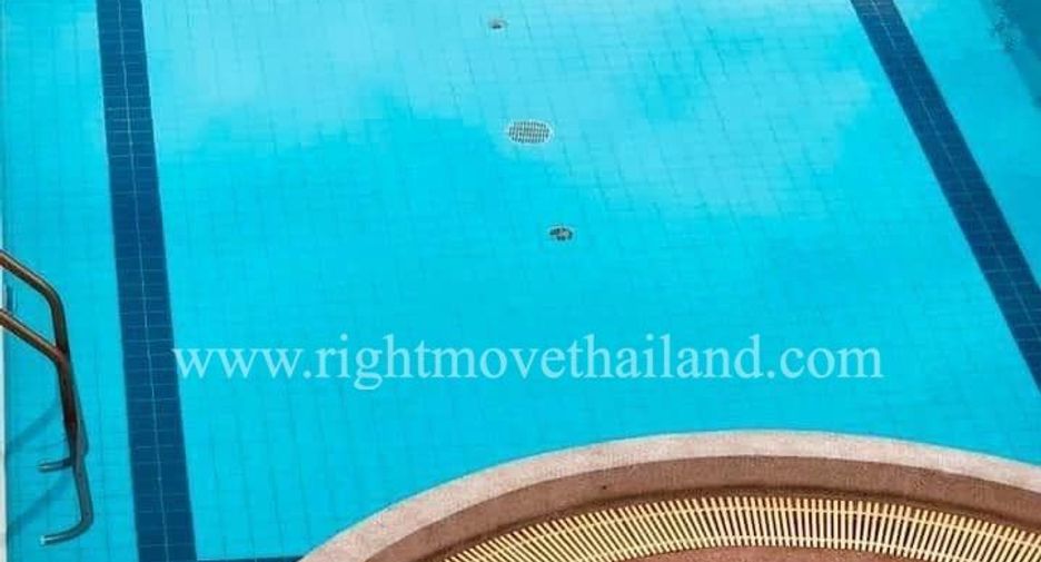 For rent 4 bedrooms townhouse in Watthana, Bangkok