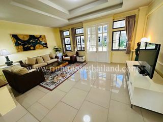 Casa adosada en alquiler de 4 habitaciones en Watthana, Bangkok