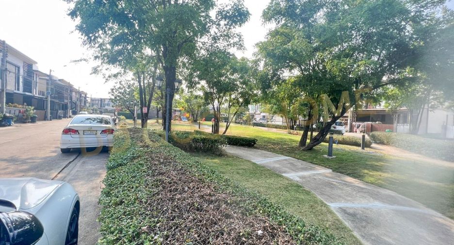 For sale 4 bedrooms townhouse in Bang Khun Thian, Bangkok