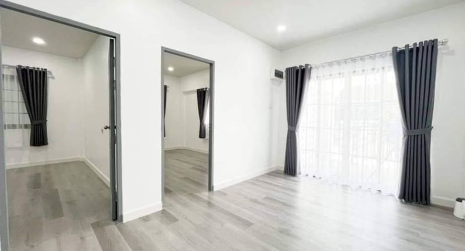Продажа 3 спальни дом в Si Racha, Чонбури