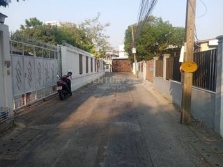 For rent そして for sale land in Watthana, Bangkok