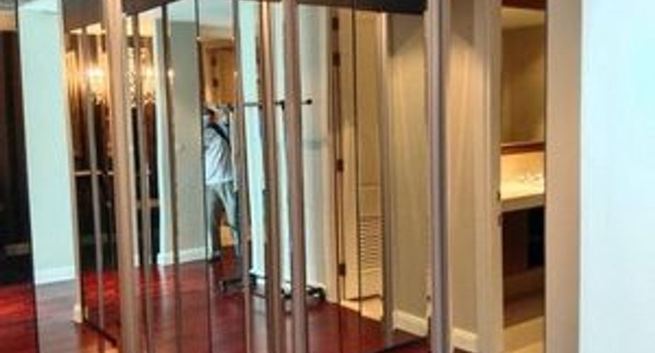 Аренда 3 спальни кондо в Патхум Щан, Бангкок