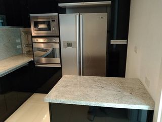 Condo en alquiler de 3 habitaciones en Pathum Wan, Bangkok
