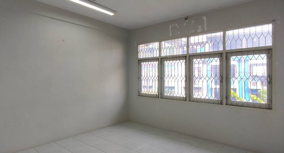 For sale 3 bed retail Space in Phasi Charoen, Bangkok