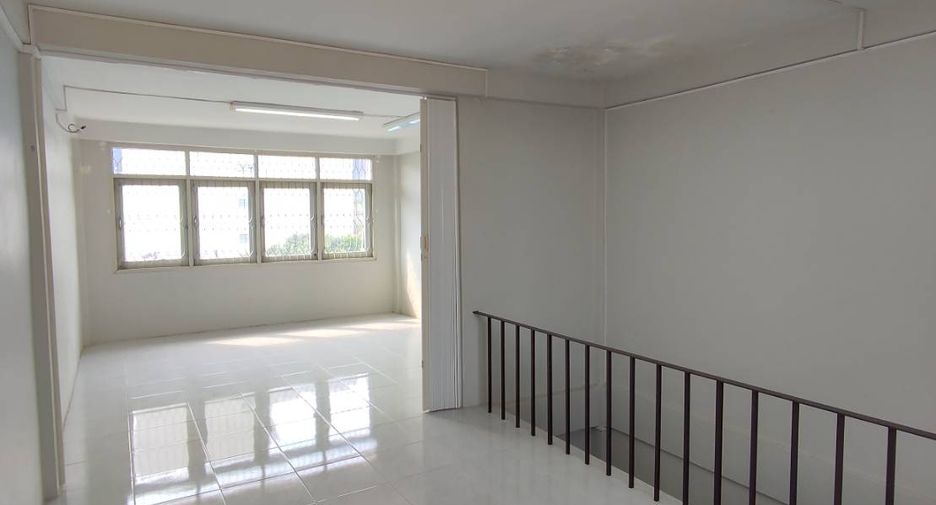 For sale 3 bed retail Space in Phasi Charoen, Bangkok
