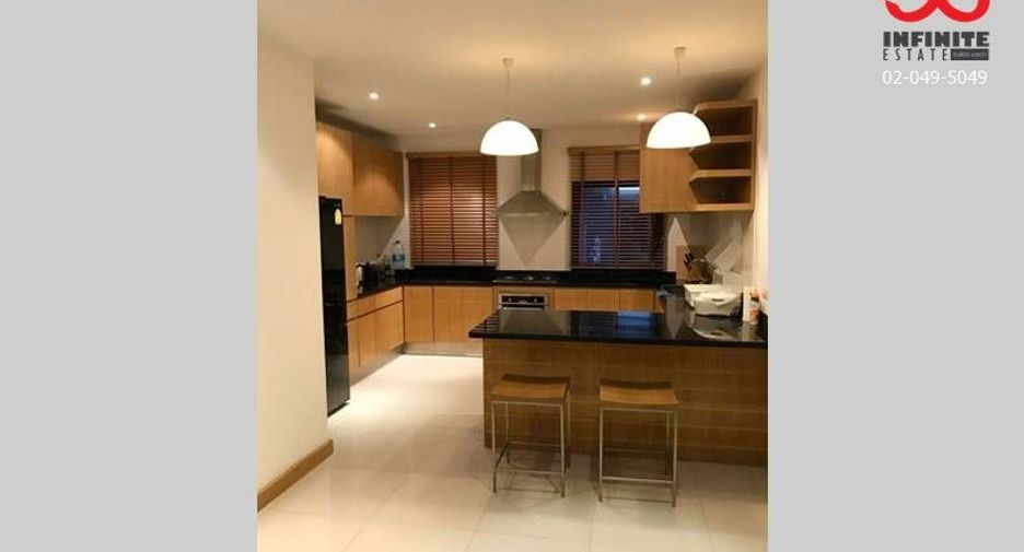 For sale 6 Beds townhouse in Khlong Toei, Bangkok