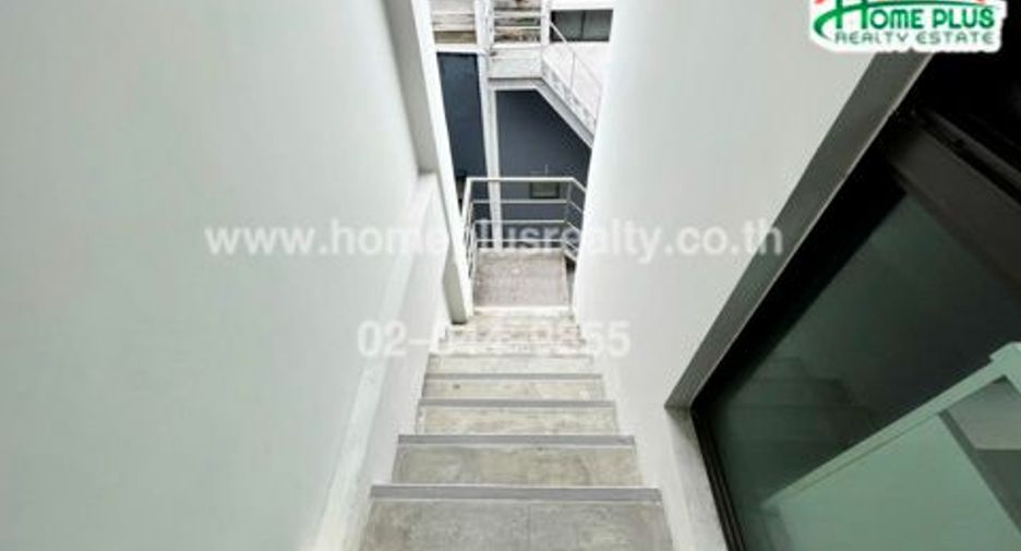 Reihenhaus zum Kauf mit Studio in Bueng Kum, Bangkok