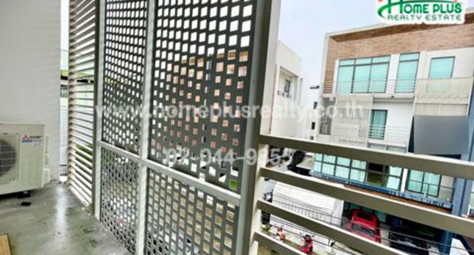 Reihenhaus zum Kauf mit Studio in Bueng Kum, Bangkok