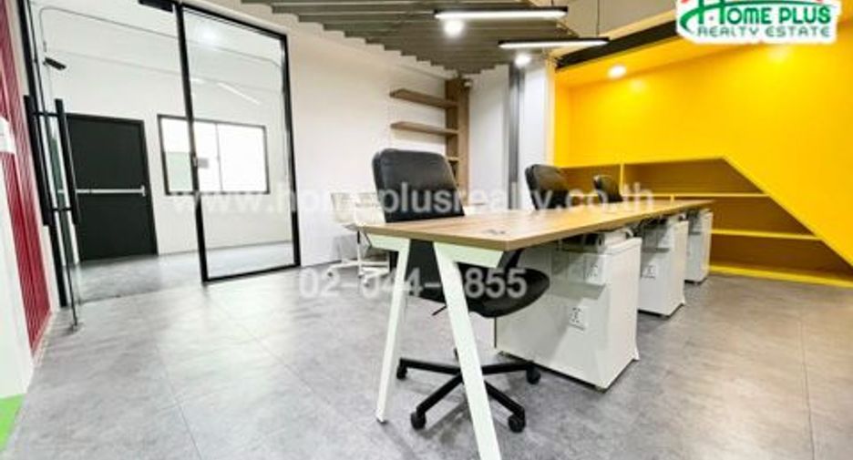Reihenhaus zum Kauf mit Studio in Bueng Kum, Bangkok
