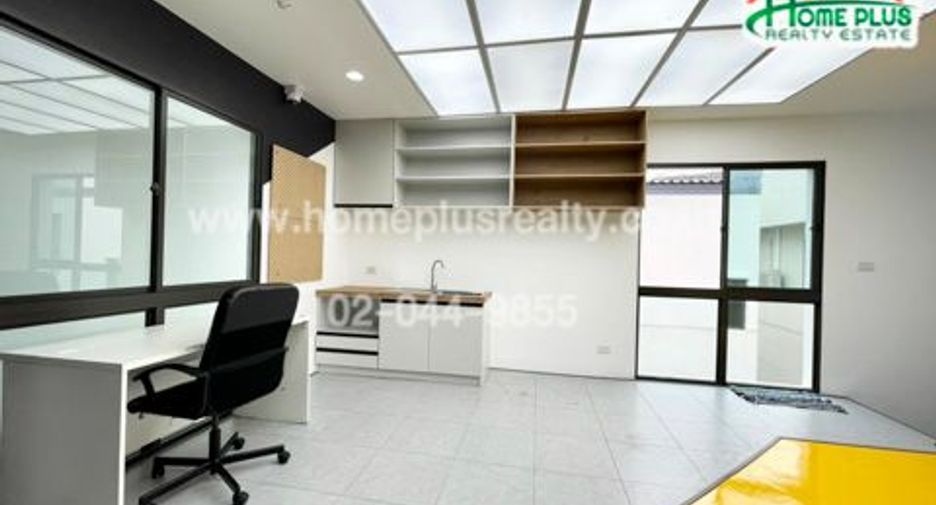 Reihenhaus zum Kauf mit Studio in Bueng Kum, Bangkok
