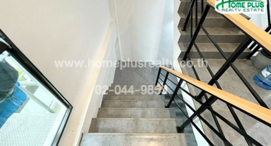 Reihenhaus zum Kauf mit Studio in Bueng Kum, Bangkok