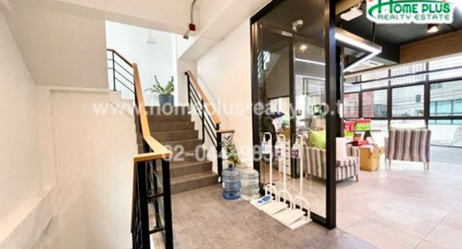 Reihenhaus zum Kauf mit Studio in Bueng Kum, Bangkok