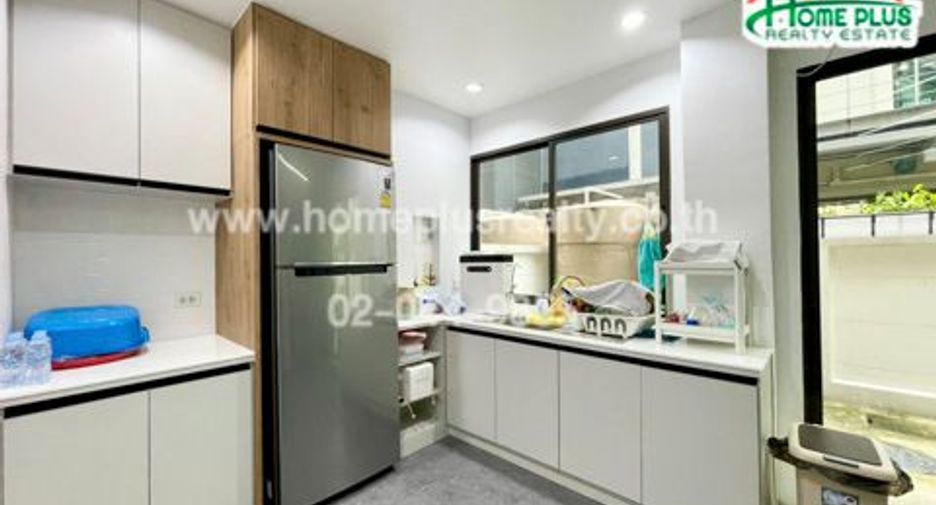 Reihenhaus zum Kauf mit Studio in Bueng Kum, Bangkok