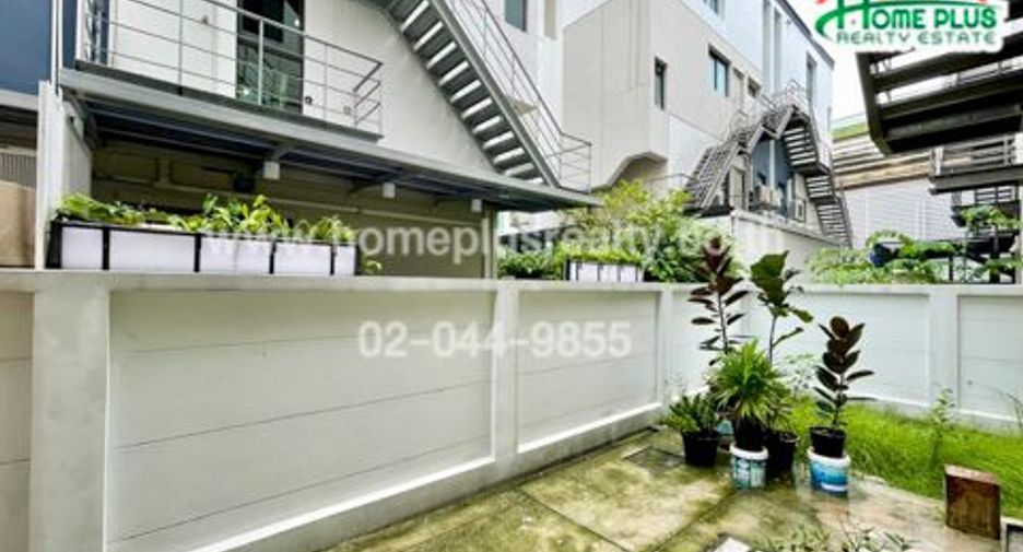 Reihenhaus zum Kauf mit Studio in Bueng Kum, Bangkok