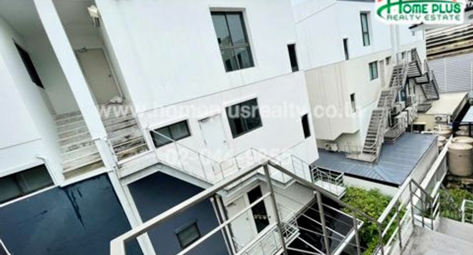 Reihenhaus zum Kauf mit Studio in Bueng Kum, Bangkok