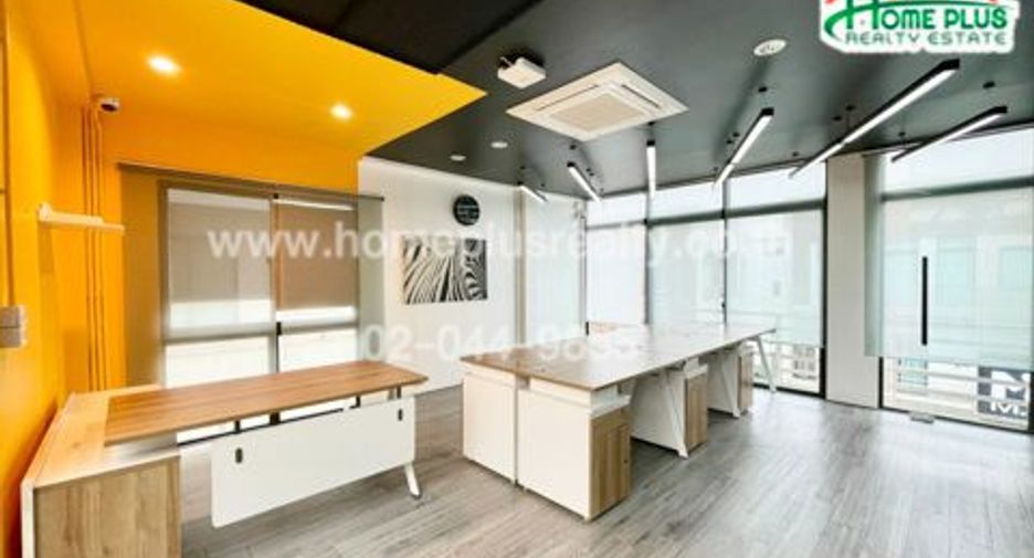 Reihenhaus zum Kauf mit Studio in Bueng Kum, Bangkok