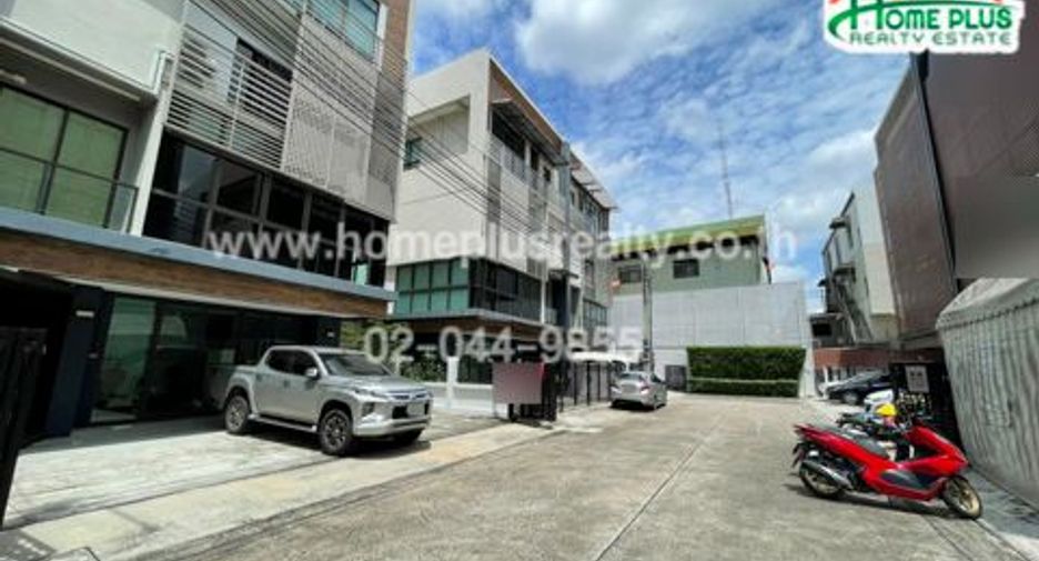 Reihenhaus zum Kauf mit Studio in Bueng Kum, Bangkok