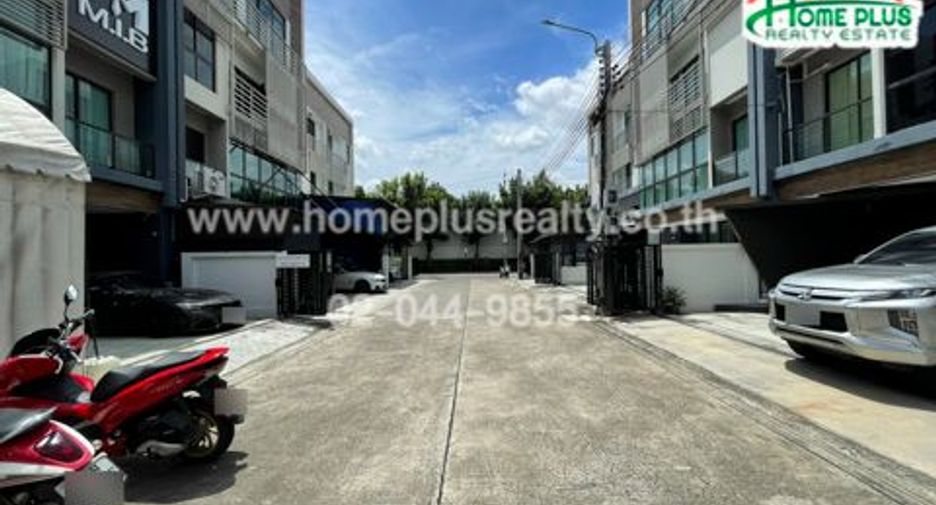 Reihenhaus zum Kauf mit Studio in Bueng Kum, Bangkok