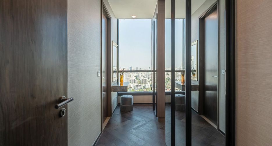 For sale 2 bed condo in Khlong Toei, Bangkok