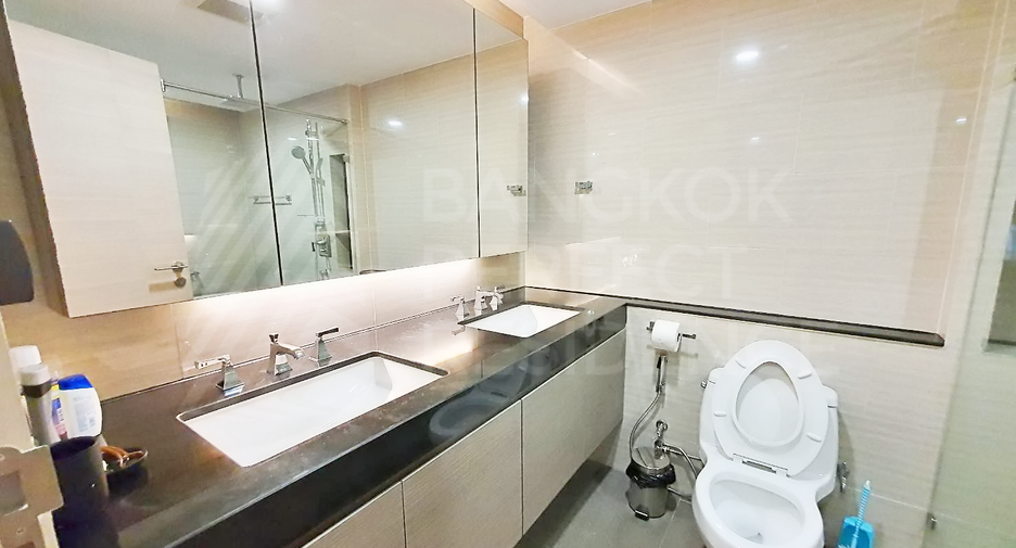 For rent and for sale 2 bedrooms condo in Pathum Wan, Bangkok