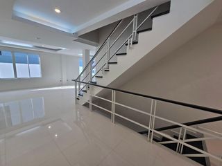 For rent 9 Beds retail Space in Lat Phrao, Bangkok