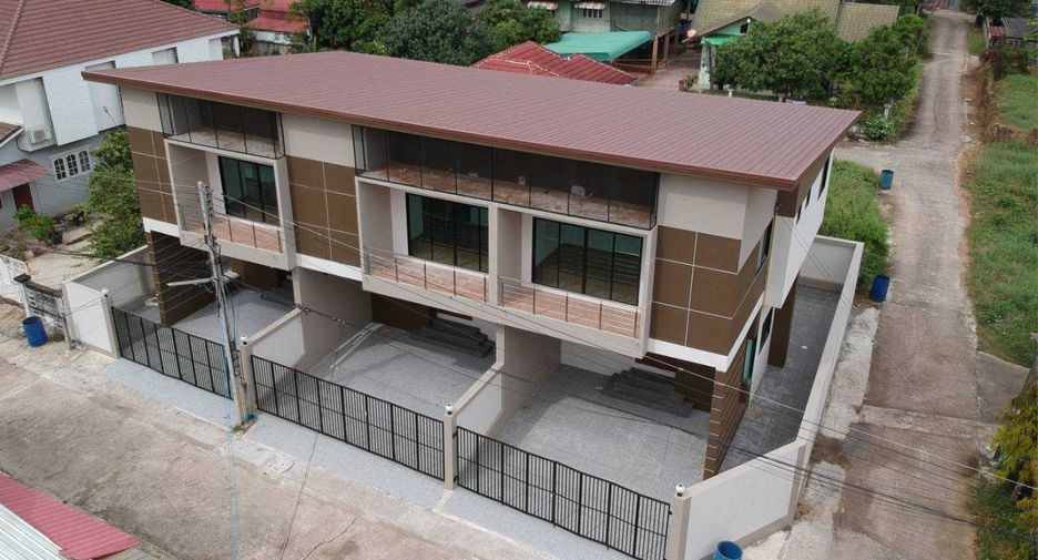 For sale 3 bedrooms townhouse in Mueang Nakhon Sawan, Nakhon Sawan