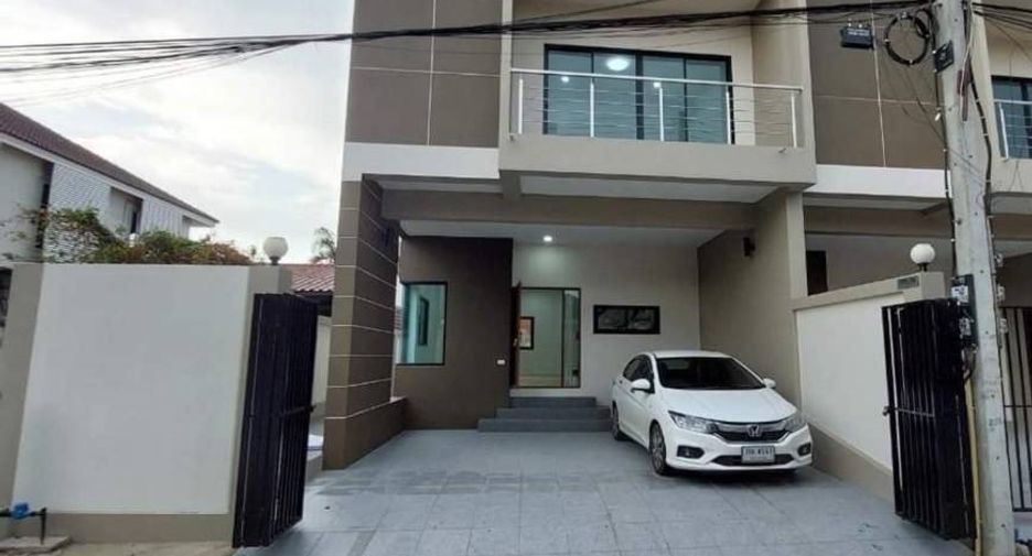 For sale 3 bedrooms townhouse in Mueang Nakhon Sawan, Nakhon Sawan