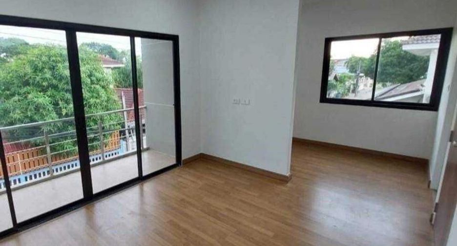 For sale 3 bedrooms townhouse in Mueang Nakhon Sawan, Nakhon Sawan