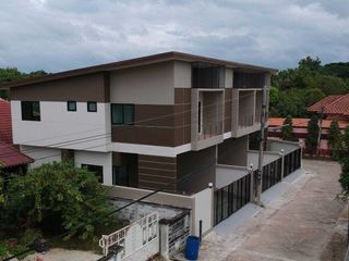 For sale 3 Beds townhouse in Mueang Nakhon Sawan, Nakhon Sawan