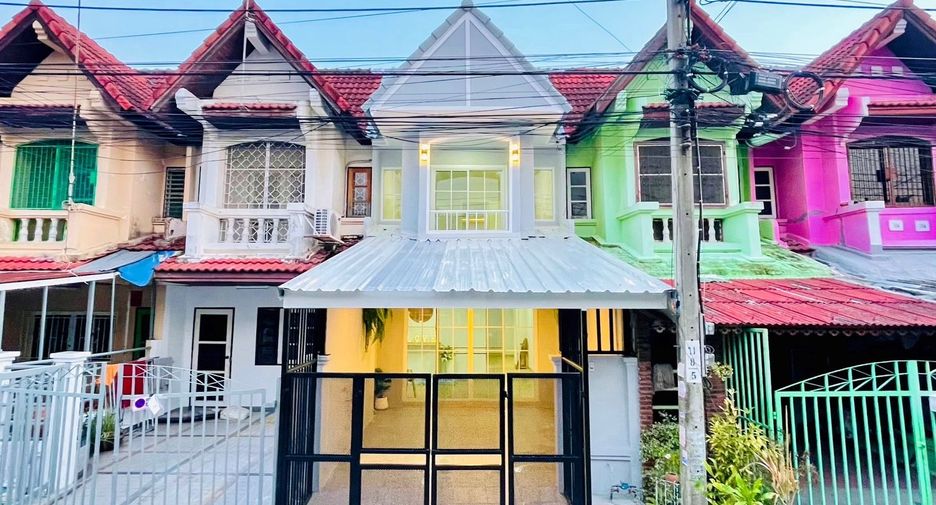 For sale 2 bed townhouse in Bang Khun Thian, Bangkok