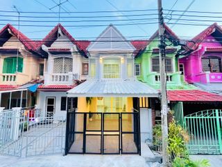 For sale 2 Beds townhouse in Bang Khun Thian, Bangkok