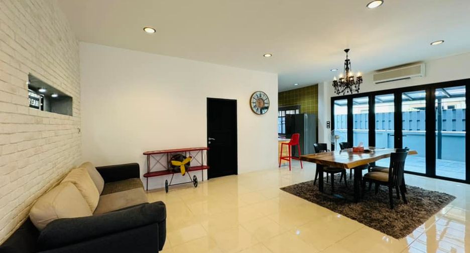 À louer 3 chambres maison à Bang Lamung, Chonburi