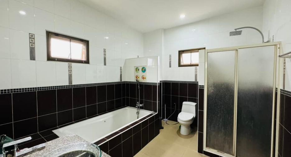 À louer 3 chambres maison à Bang Lamung, Chonburi