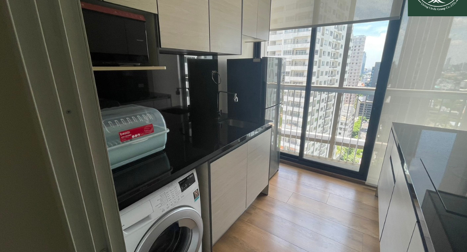 Condo en alquiler de 3 habitaciones en Khlong Toei, Bangkok