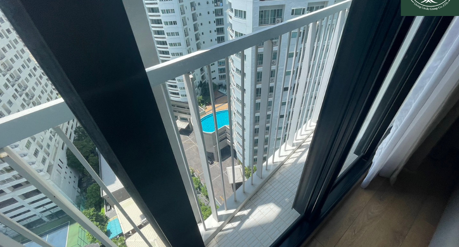 Condo en alquiler de 3 habitaciones en Khlong Toei, Bangkok