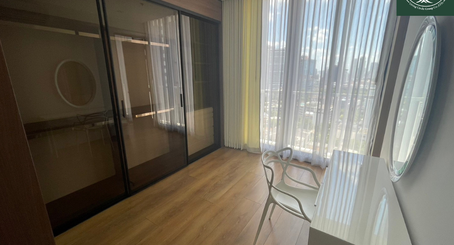 Condo en alquiler de 3 habitaciones en Khlong Toei, Bangkok