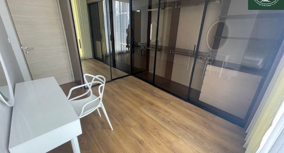 Condo en alquiler de 3 habitaciones en Khlong Toei, Bangkok