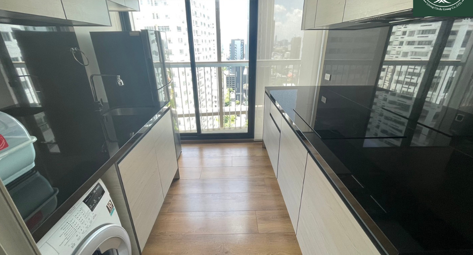 Condo en alquiler de 3 habitaciones en Khlong Toei, Bangkok