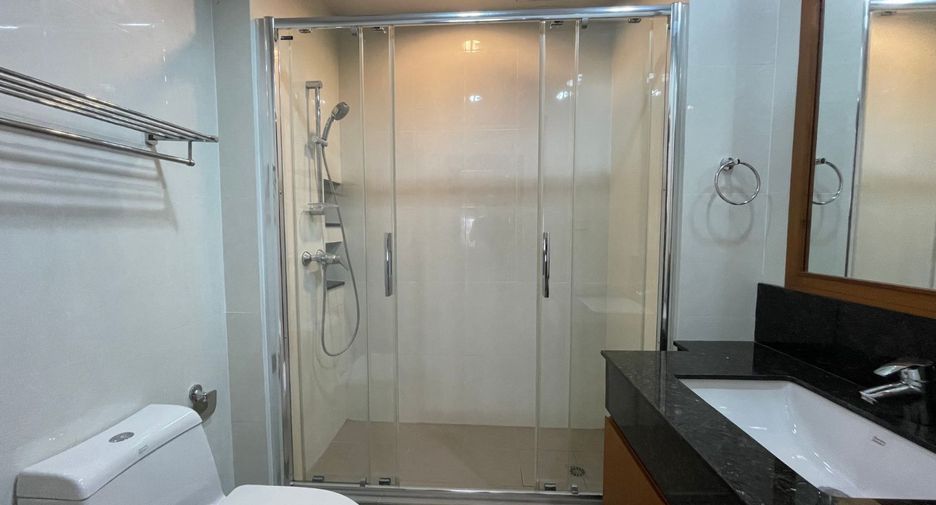 For rent 3 bedrooms condo in Khlong Toei, Bangkok