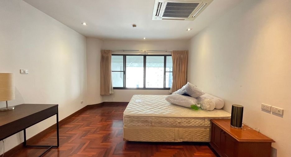 For rent 3 bedrooms condo in Khlong Toei, Bangkok