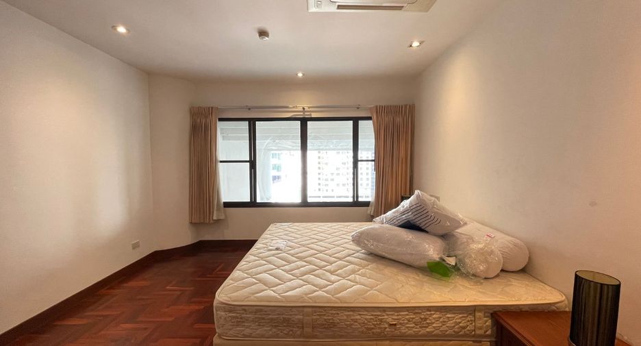 For rent 3 bedrooms condo in Khlong Toei, Bangkok