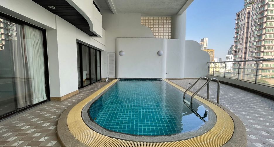 For rent 3 bedrooms condo in Khlong Toei, Bangkok