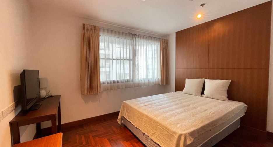 For rent 3 bedrooms condo in Khlong Toei, Bangkok