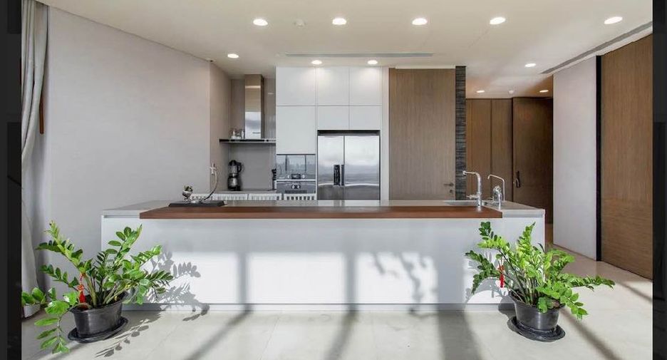 For rent 4 bed condo in Khlong San, Bangkok