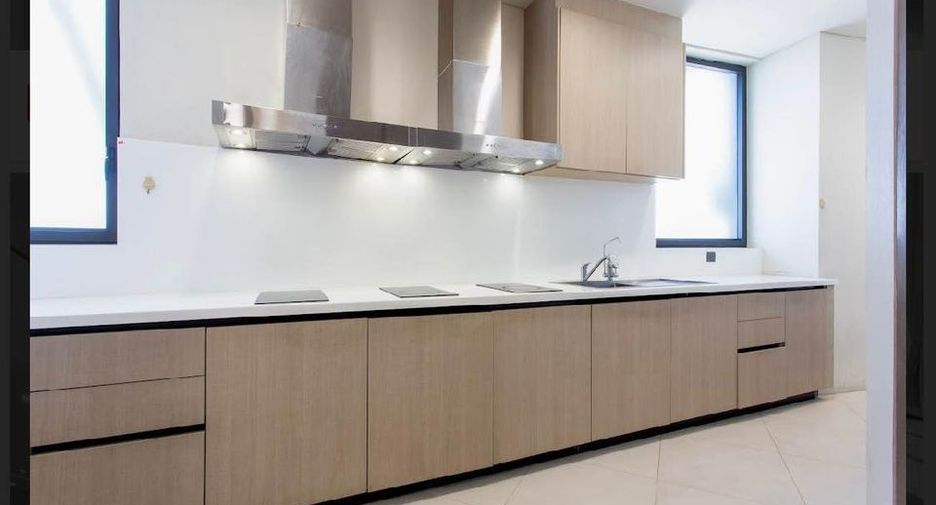 For rent 4 bed condo in Khlong San, Bangkok