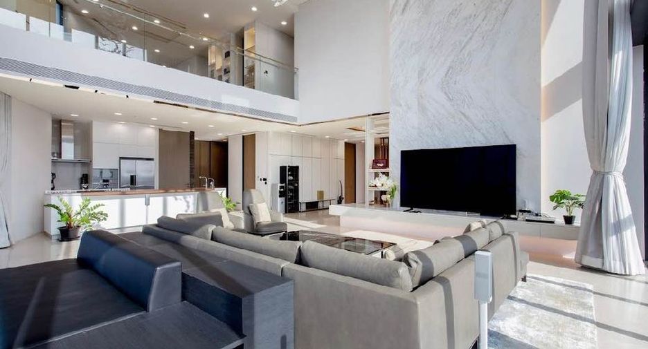 For rent 4 bed condo in Khlong San, Bangkok